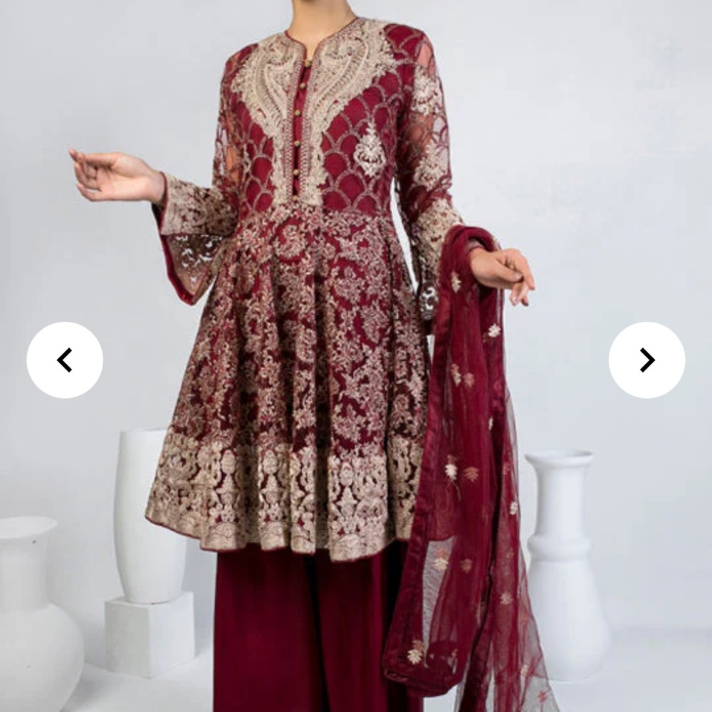 Eggplant Embroidered Dress 
shoulder: 15"
waist : 17" 
sleeves: 21"
Length : 41
